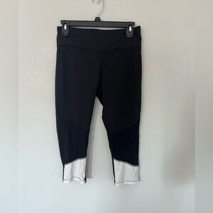 Balance Collection Black White Capri Leggings Size Medium